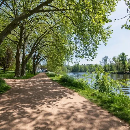 Les Rives De L Allier F3 Avec Parking Gratuit شقة *